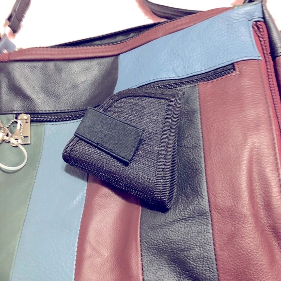 🆕Concealed weapon leather 🔫 locking compartment for gun🔫 leather handbag NWT - Picture 16 of 16